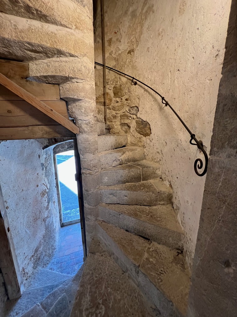 Escalier en pierres régionales